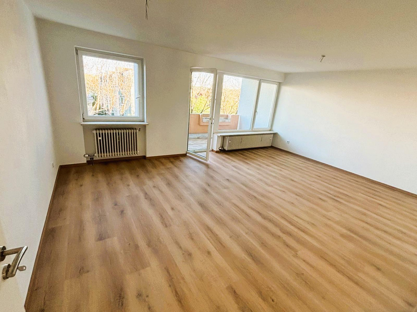 Frisch sanierte 3-Zimmer-Wohnung mit Loggia und TG in attraktiver Lage – Konrad-Adenauer-Str. 9, 82256 Fürstenfeldbruck – Vorschaubild 2