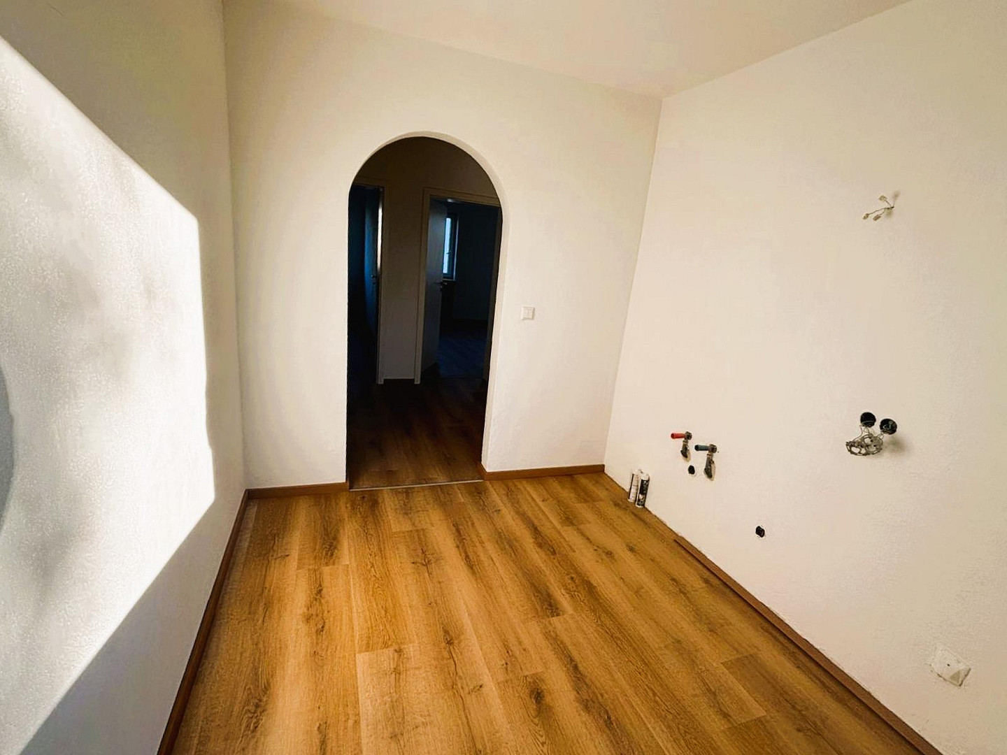 Frisch sanierte 3-Zimmer-Wohnung mit Loggia und TG in attraktiver Lage – Konrad-Adenauer-Str. 9, 82256 Fürstenfeldbruck – Vorschaubild 7
