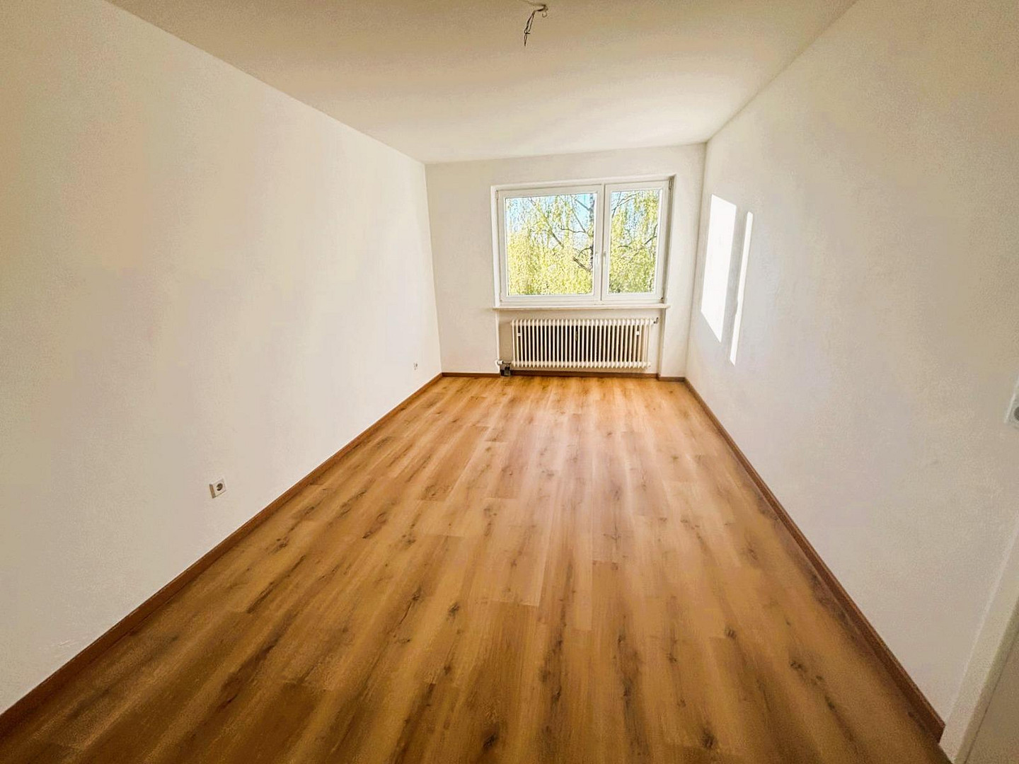 Frisch sanierte 3-Zimmer-Wohnung mit Loggia und TG in attraktiver Lage – Konrad-Adenauer-Str. 9, 82256 Fürstenfeldbruck – Vorschaubild 4