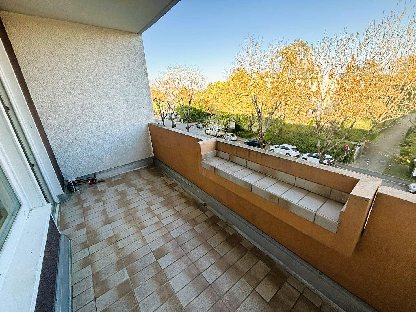 Frisch sanierte 3-Zimmer-Wohnung mit Loggia und TG in attraktiver Lage – Konrad-Adenauer-Str. 9, 82256 Fürstenfeldbruck – Vorschaubild 3
