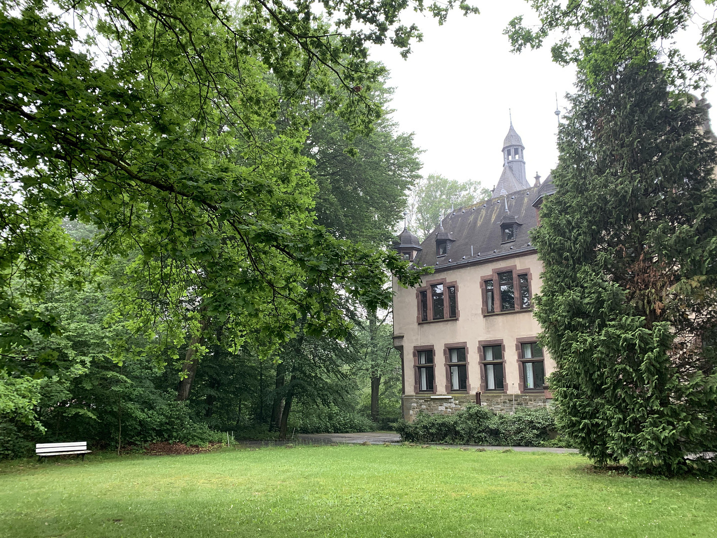 Jugendstil Dachgeschosswohnung mit vier (4,5) Zimmern, 3 Zinnentürmchen, Terasse & Einbauküche in MG – Mönchengladbach(Venn) – Vorschaubild 28