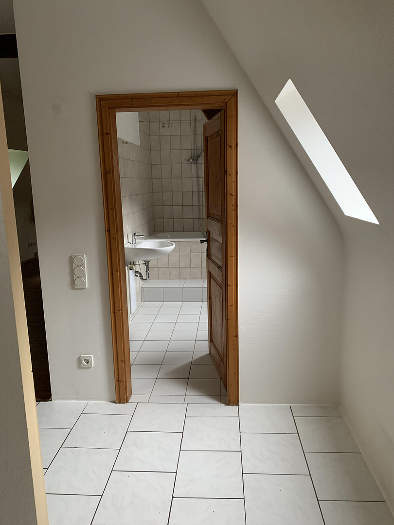 Jugendstil Dachgeschosswohnung mit vier (4,5) Zimmern, 3 Zinnentürmchen, Terasse & Einbauküche in MG – Mönchengladbach(Venn) – Vorschaubild 13