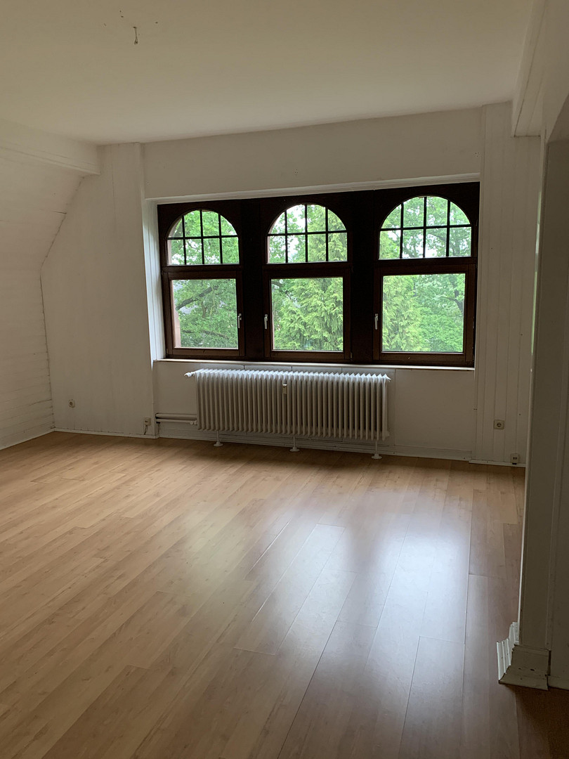 Jugendstil Dachgeschosswohnung mit vier (4,5) Zimmern, 3 Zinnentürmchen, Terasse & Einbauküche in MG – Mönchengladbach(Venn) – Vorschaubild 4