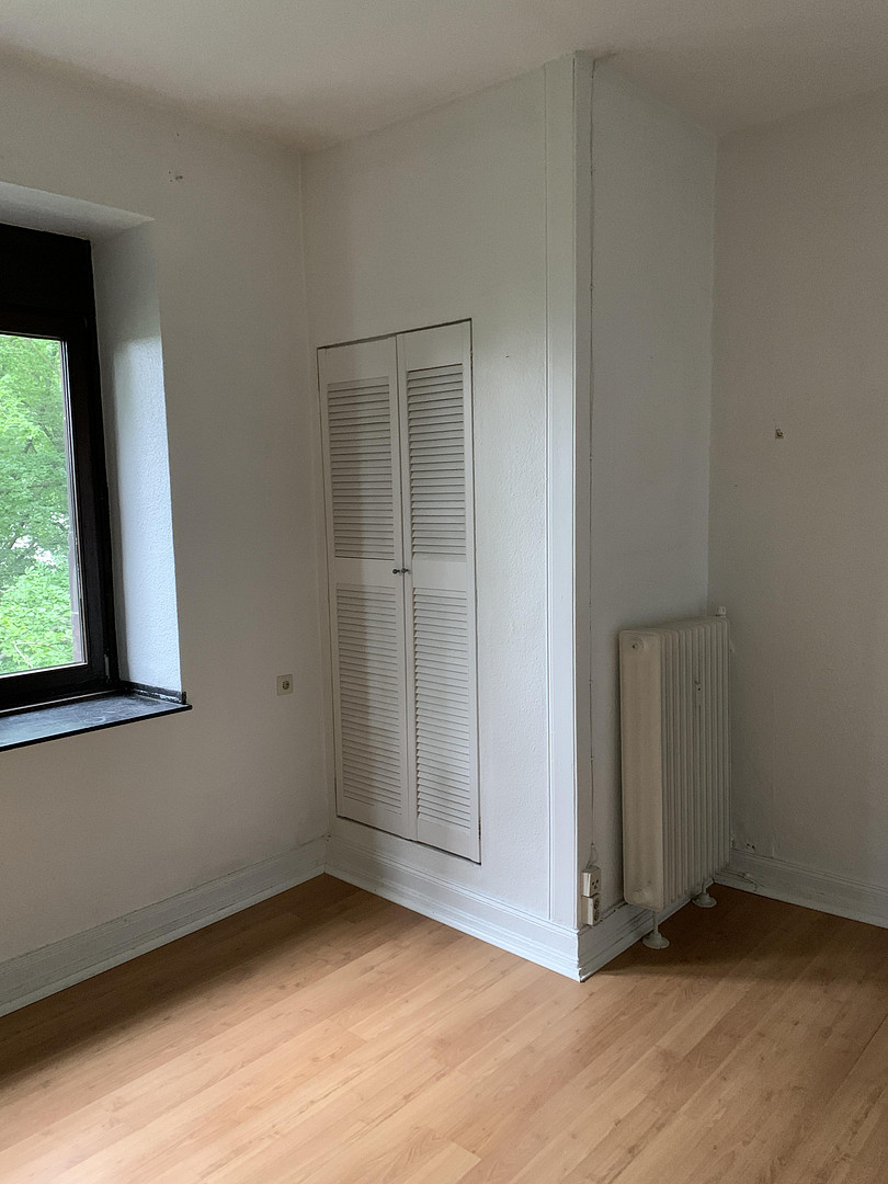 Jugendstil Dachgeschosswohnung mit vier (4,5) Zimmern, 3 Zinnentürmchen, Terasse & Einbauküche in MG – Mönchengladbach(Venn) – Vorschaubild 12