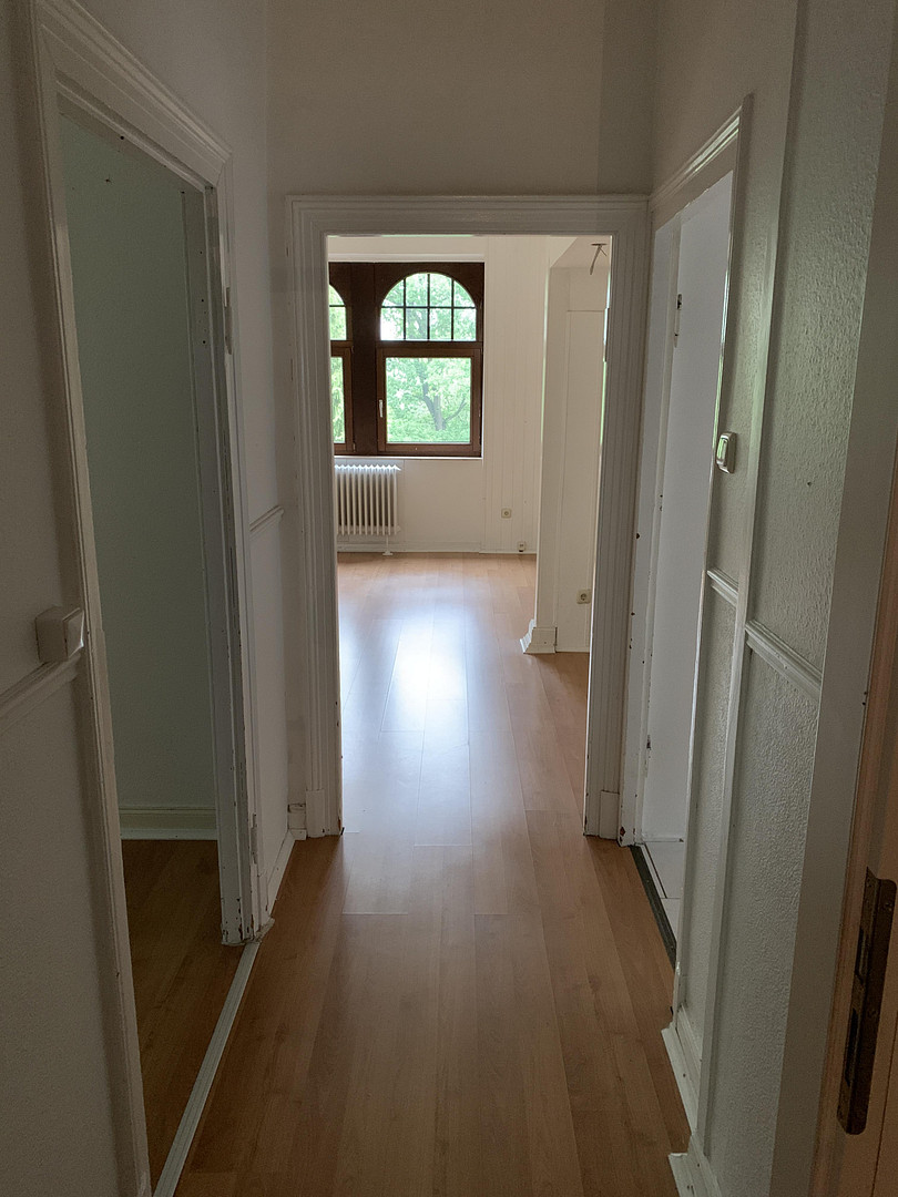 Jugendstil Dachgeschosswohnung mit vier (4,5) Zimmern, 3 Zinnentürmchen, Terasse & Einbauküche in MG – Mönchengladbach(Venn) – Vorschaubild 3