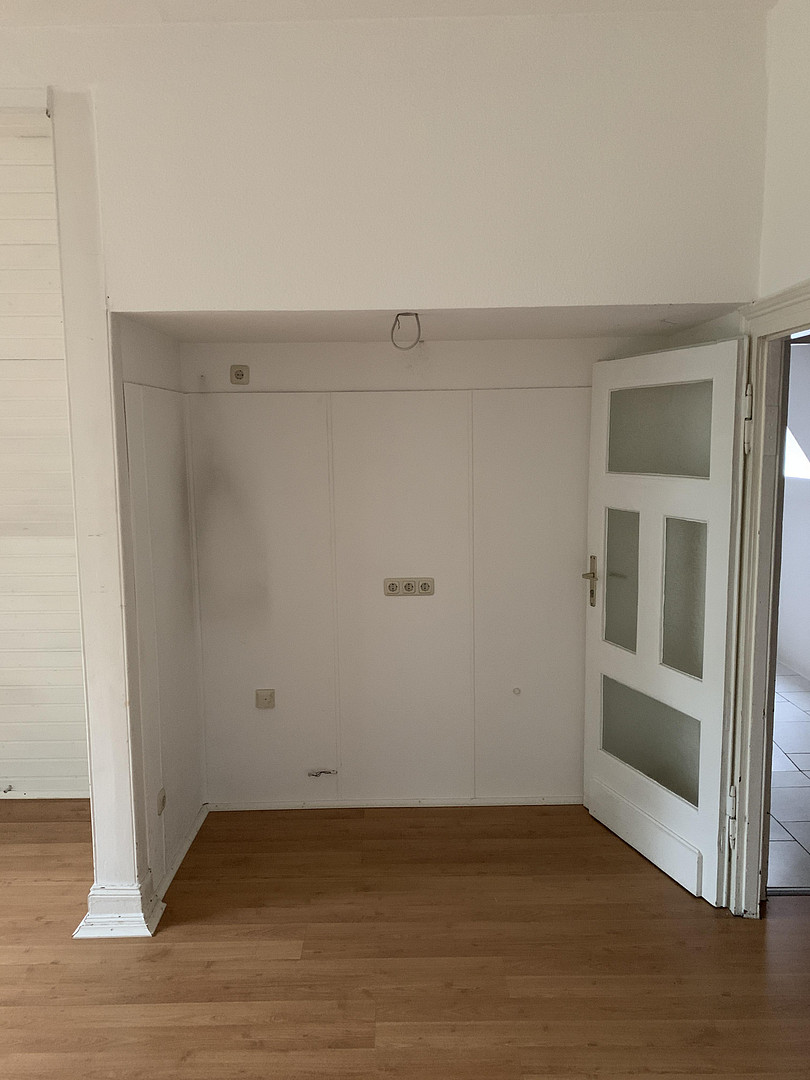 Jugendstil Dachgeschosswohnung mit vier (4,5) Zimmern, 3 Zinnentürmchen, Terasse & Einbauküche in MG – Mönchengladbach(Venn) – Vorschaubild 6