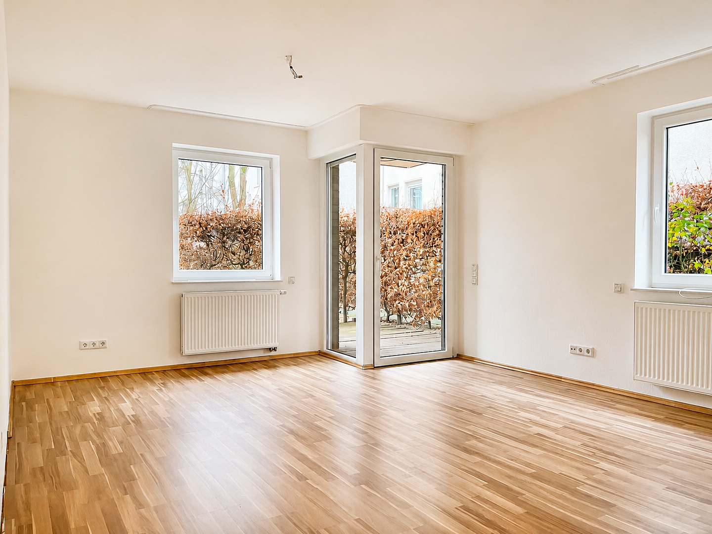 Barrierefreie 2ZKB mit Küche, Parkpl., Terrasse - ruhig & zentral