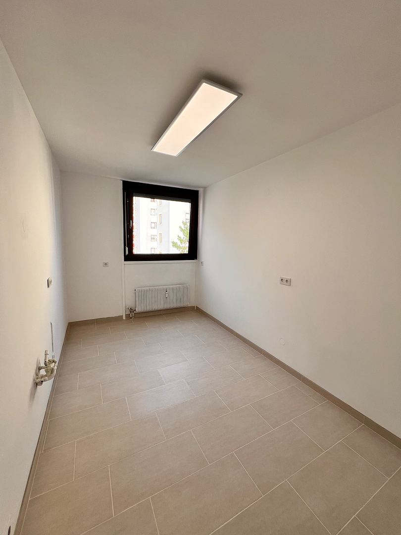 Erstbezug nach Sanierung | 94 m² | 3 Zimmer | Balkon | TG-Stellplatz | Aufzug – Elsa/Brändströmsrtr 74, 90431 Nürnberg(Großreuth bei Schweinau) – Vorschaubild 12