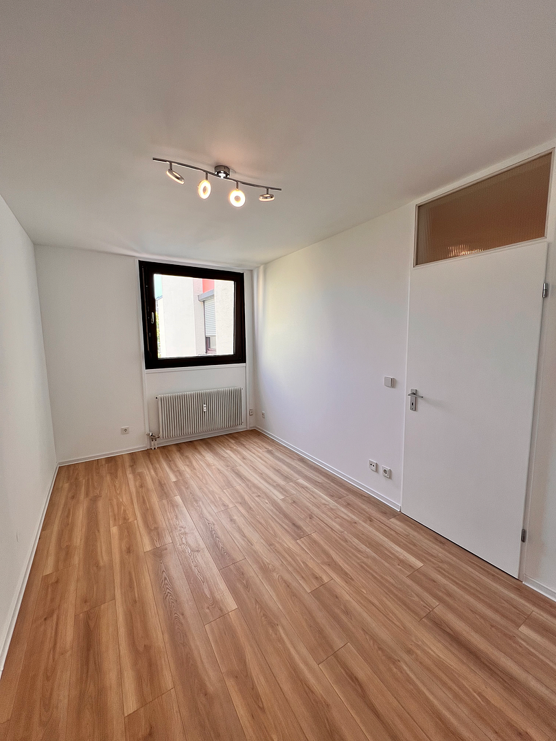 Erstbezug nach Sanierung | 94 m² | 3 Zimmer | Balkon | TG-Stellplatz | Aufzug – Elsa/Brändströmsrtr 74, 90431 Nürnberg(Großreuth bei Schweinau) – Vorschaubild 10