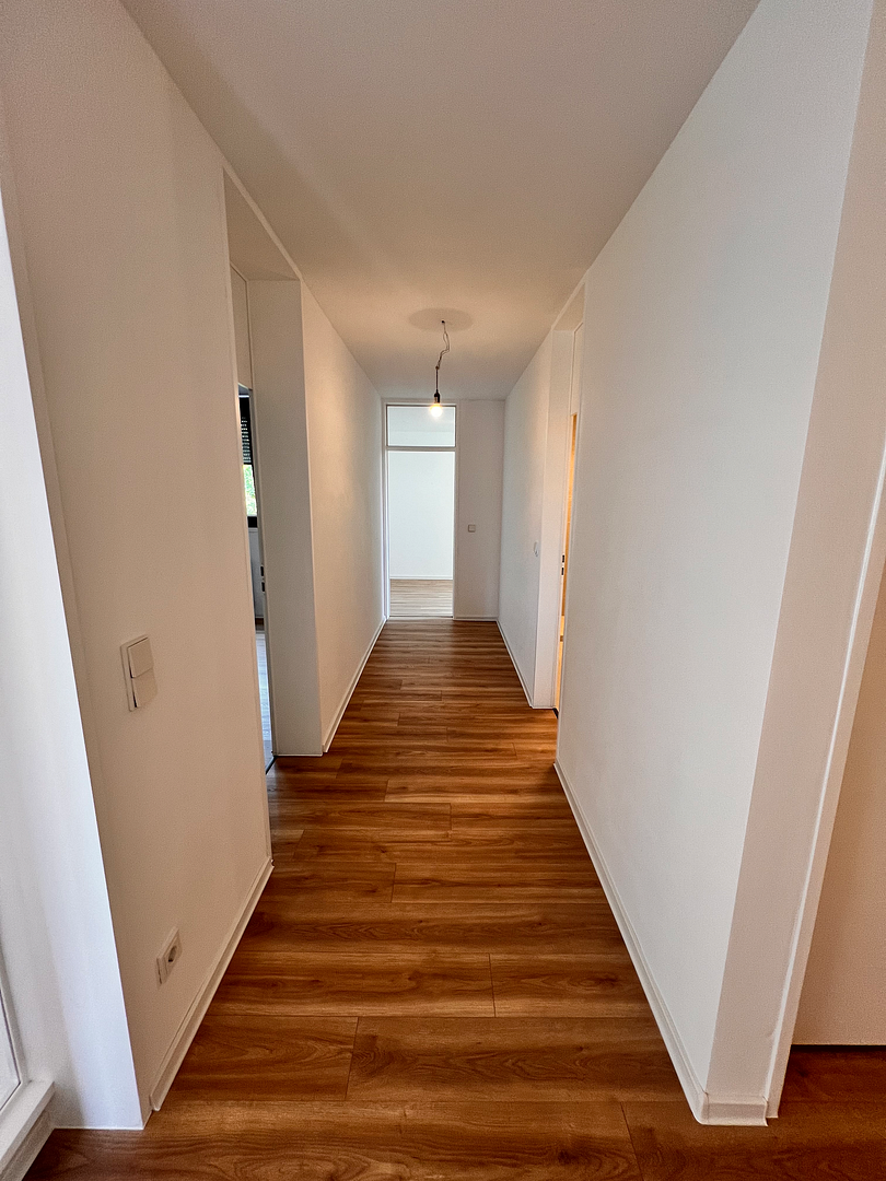 Erstbezug nach Sanierung | 94 m² | 3 Zimmer | Balkon | TG-Stellplatz | Aufzug – Elsa/Brändströmsrtr 74, 90431 Nürnberg(Großreuth bei Schweinau) – Vorschaubild 4