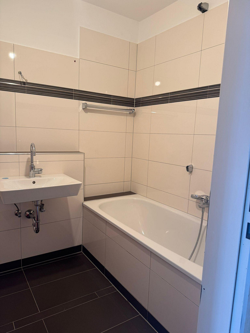 3 Zi Wohnung in Düsseldorf-Heerdt mit Balkon, Bad, Lift – Heerdter Landstr. 11, 40549 Düsseldorf(Heerdt) – Vorschaubild 9