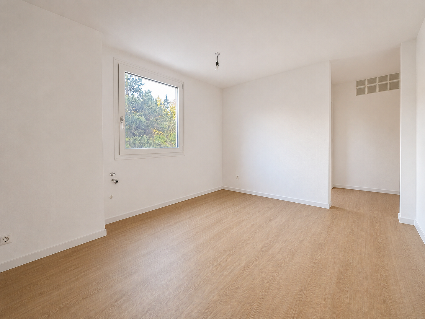 Modernisierte 3-Zimmer-Wohnung mit 2 Westbalkonen in Regensburg – Regensburg(Reinhausen) – Vorschaubild 2