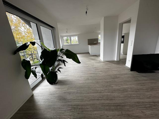 Energieeffiziente 3,5‑Zi‑Whg, EBK Photovoltaik, Wärmepumpe, Garten u barrierefreier Zugang – Rottenburg(Rottenburg am Neckar) – Vorschaubild 2