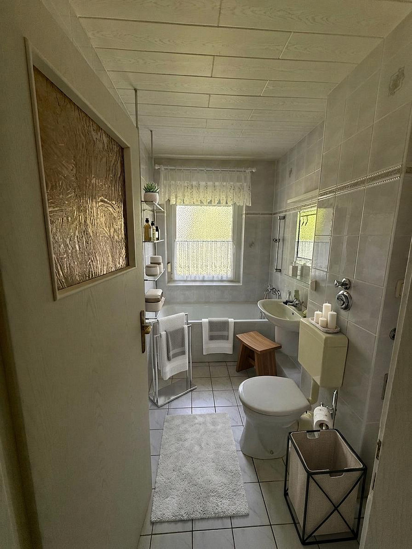 Ruhige, frisch renovierte 3-Zimmer-Wohnung inkl. Einbauküche und Garage – Halle(Damaschkestraße) – Vorschaubild 4