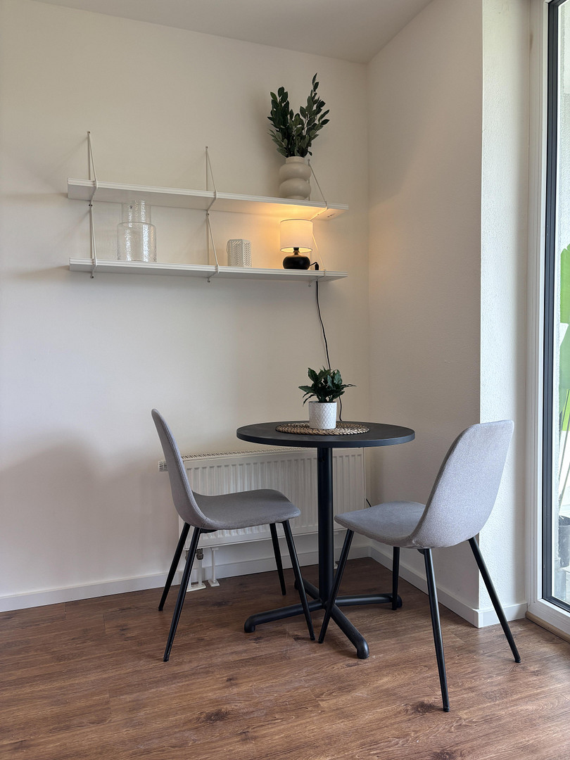 Helle, neu möblierte 1-Zi Wohnung S-Bahn fussläufig, 14min zum Ostbahnhof incl. Küche, Bad, Internet – Enzensbergerstr. 8, 85570 Markt Schwaben – Vorschaubild 7