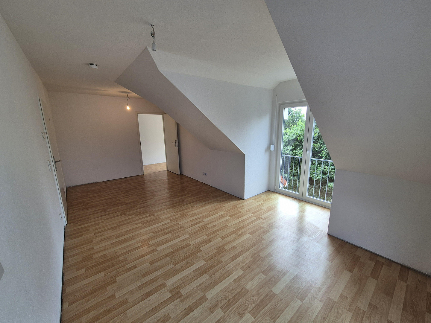 Renovierte 2-Zimmer Wohnung mit Küche