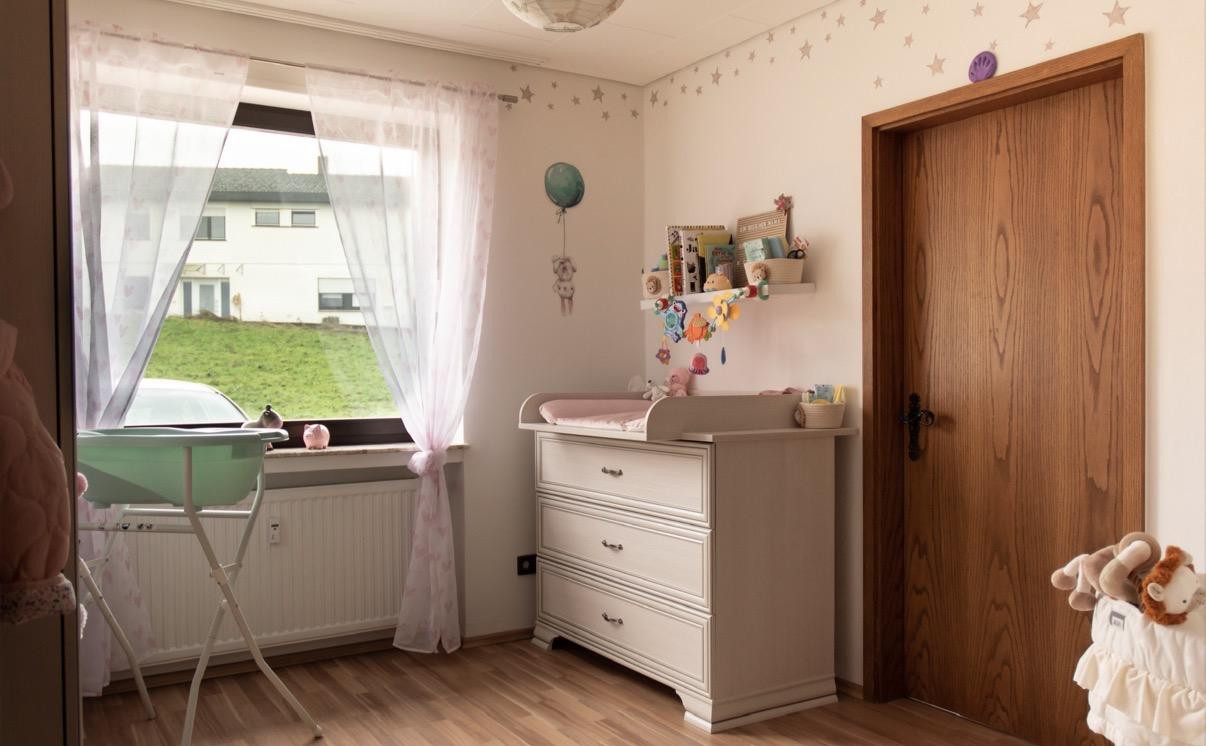 Exklusiver freistehender Bungalow mit Einliegerwohnung, Fernblick, Doppelgarage & großem Garten – Krappelroth 29, 66839 Schmelz – Vorschaubild 6