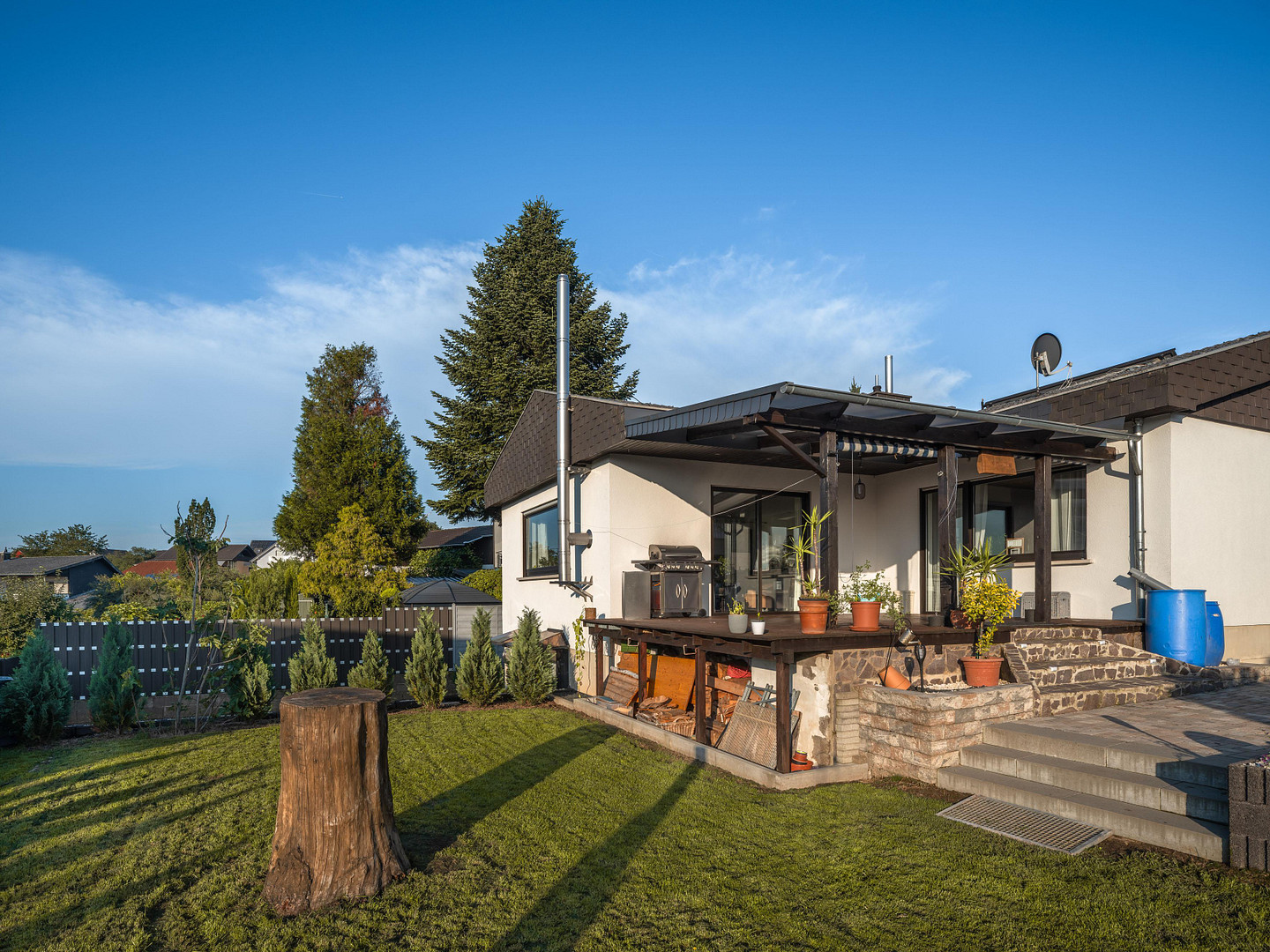 Exklusiver freistehender Bungalow mit Einliegerwohnung, Fernblick, Doppelgarage & großem Garten – Krappelroth 29, 66839 Schmelz – Vorschaubild 34