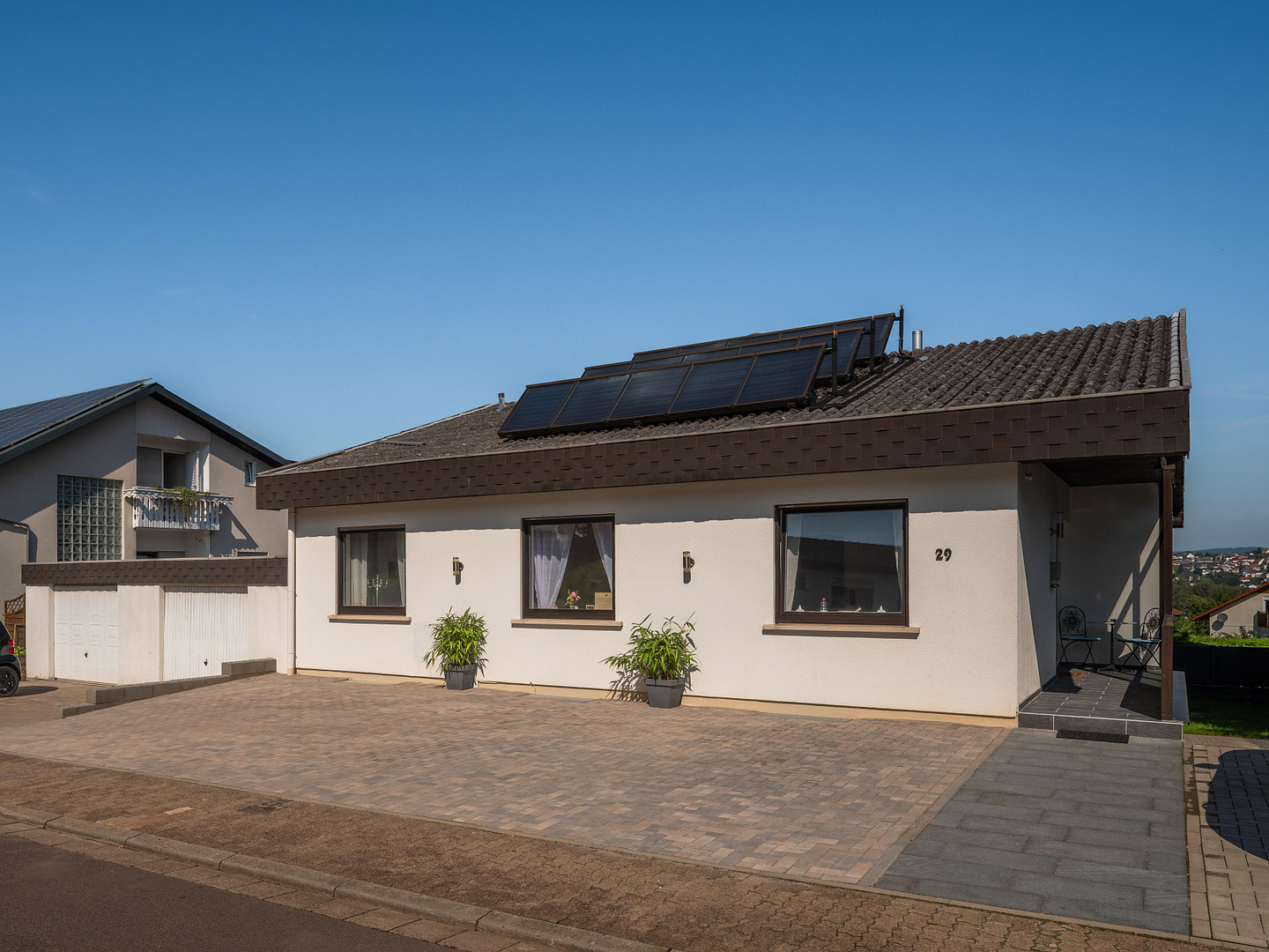 Exklusiver freistehender Bungalow mit Einliegerwohnung, Fernblick, Doppelgarage & großem Garten – Krappelroth 29, 66839 Schmelz – Vorschaubild 42