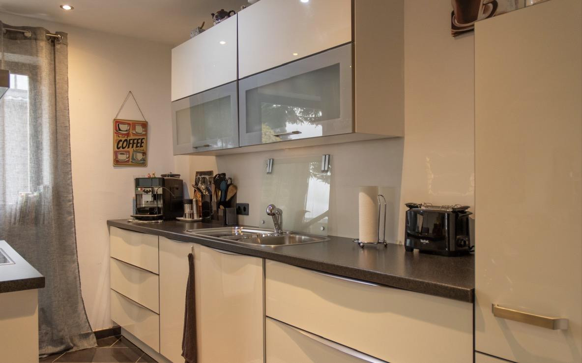 Exklusiver freistehender Bungalow mit Einliegerwohnung, Fernblick, Doppelgarage & großem Garten – Krappelroth 29, 66839 Schmelz – Vorschaubild 11