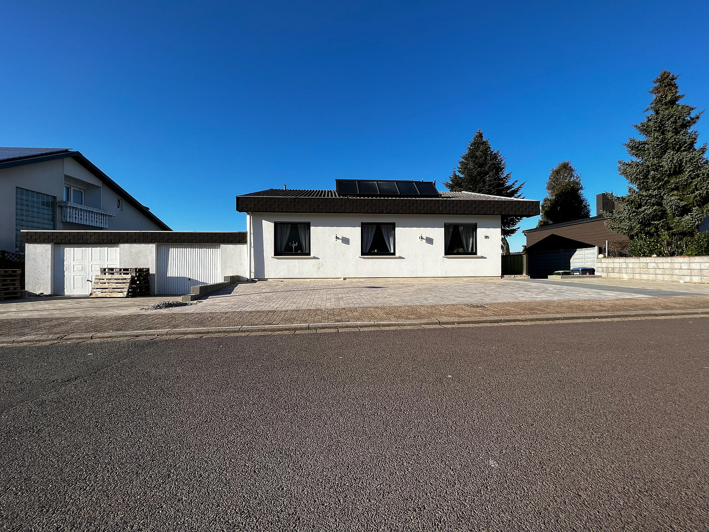 Exklusiver freistehender Bungalow mit Einliegerwohnung, Fernblick, Doppelgarage & großem Garten – Krappelroth 29, 66839 Schmelz – Vorschaubild 18