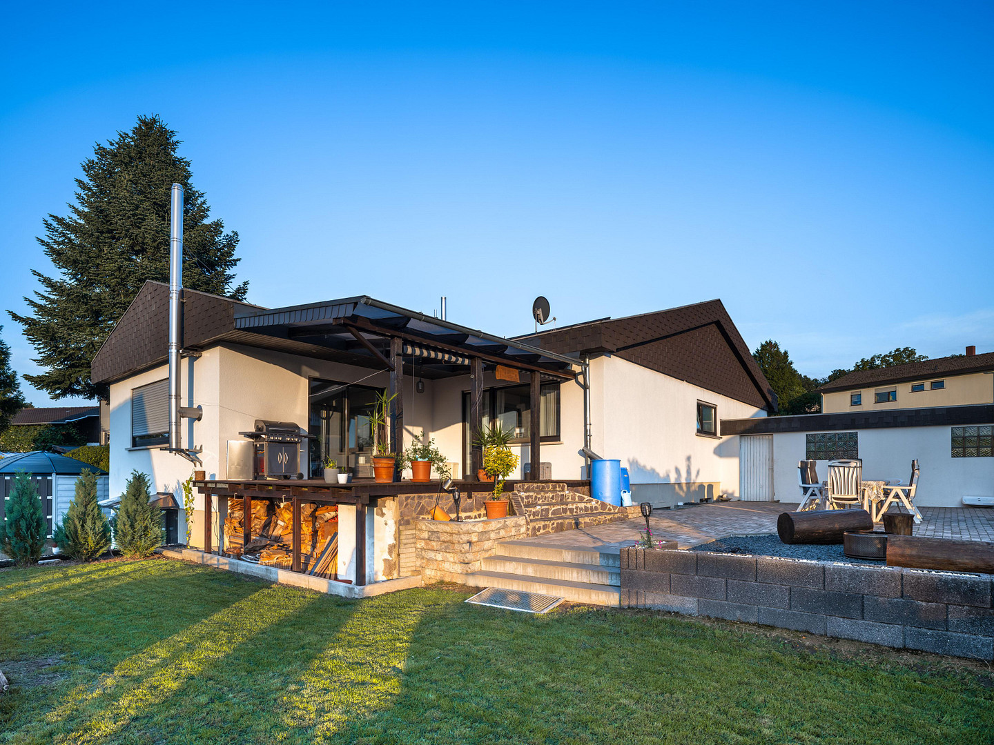 Exklusiver freistehender Bungalow mit Einliegerwohnung, Fernblick, Doppelgarage & großem Garten – Krappelroth 29, 66839 Schmelz – Vorschaubild 30