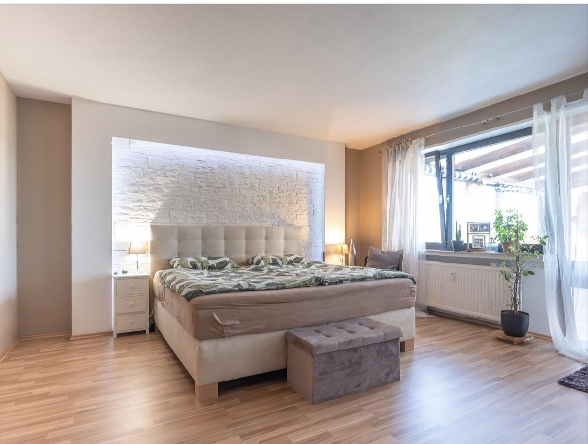 Exklusiver freistehender Bungalow mit Einliegerwohnung, Fernblick, Doppelgarage & großem Garten – Krappelroth 29, 66839 Schmelz – Vorschaubild 2