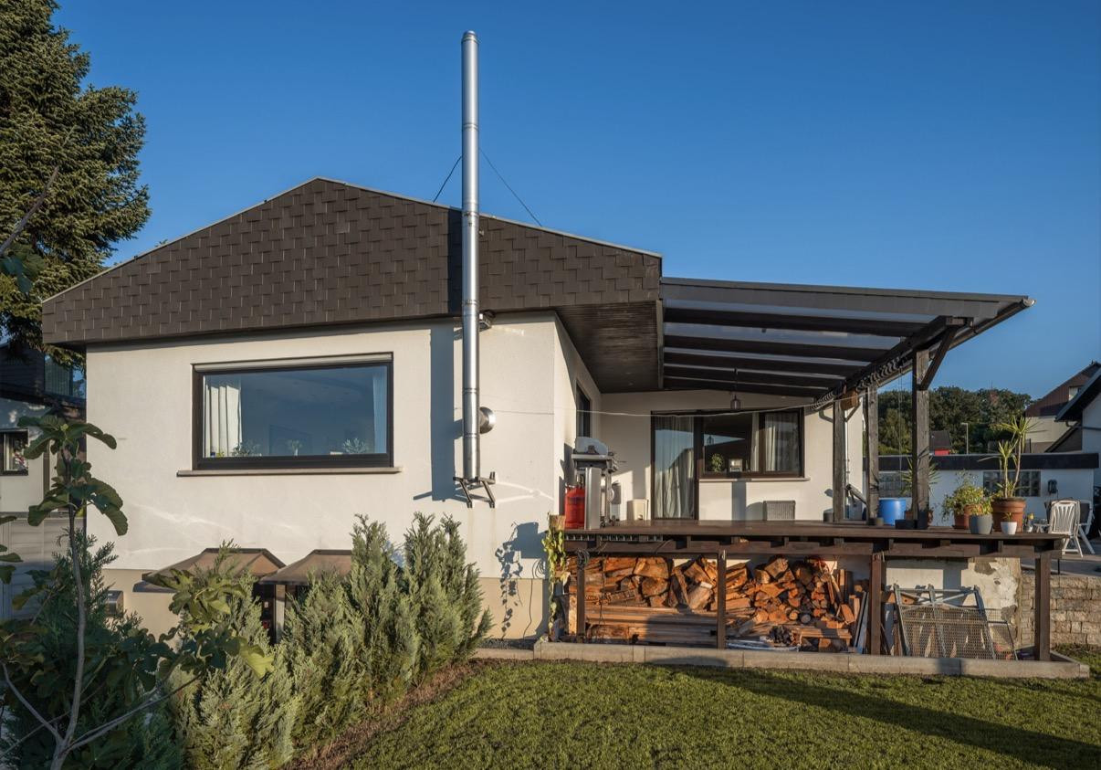 Exklusiver freistehender Bungalow mit Einliegerwohnung, Fernblick, Doppelgarage & großem Garten – Krappelroth 29, 66839 Schmelz – Vorschaubild 15