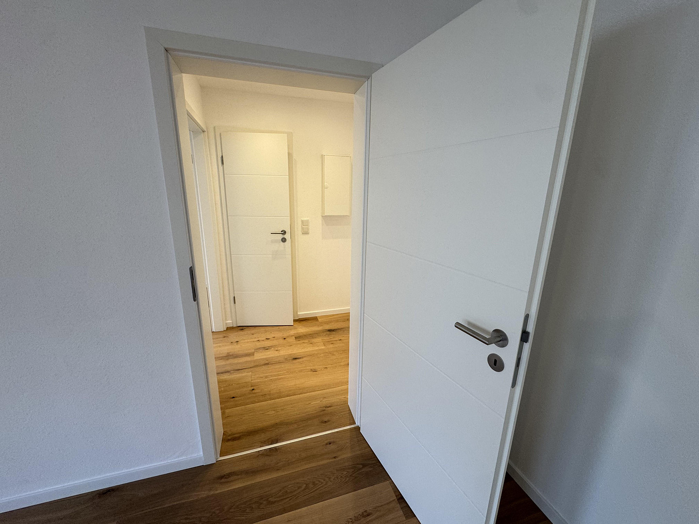 Mitten in Köln: Hochwertig kernsanierte Wohnung mit eigenem Parkplatz – Köln(Innenstadt) – Vorschaubild 3