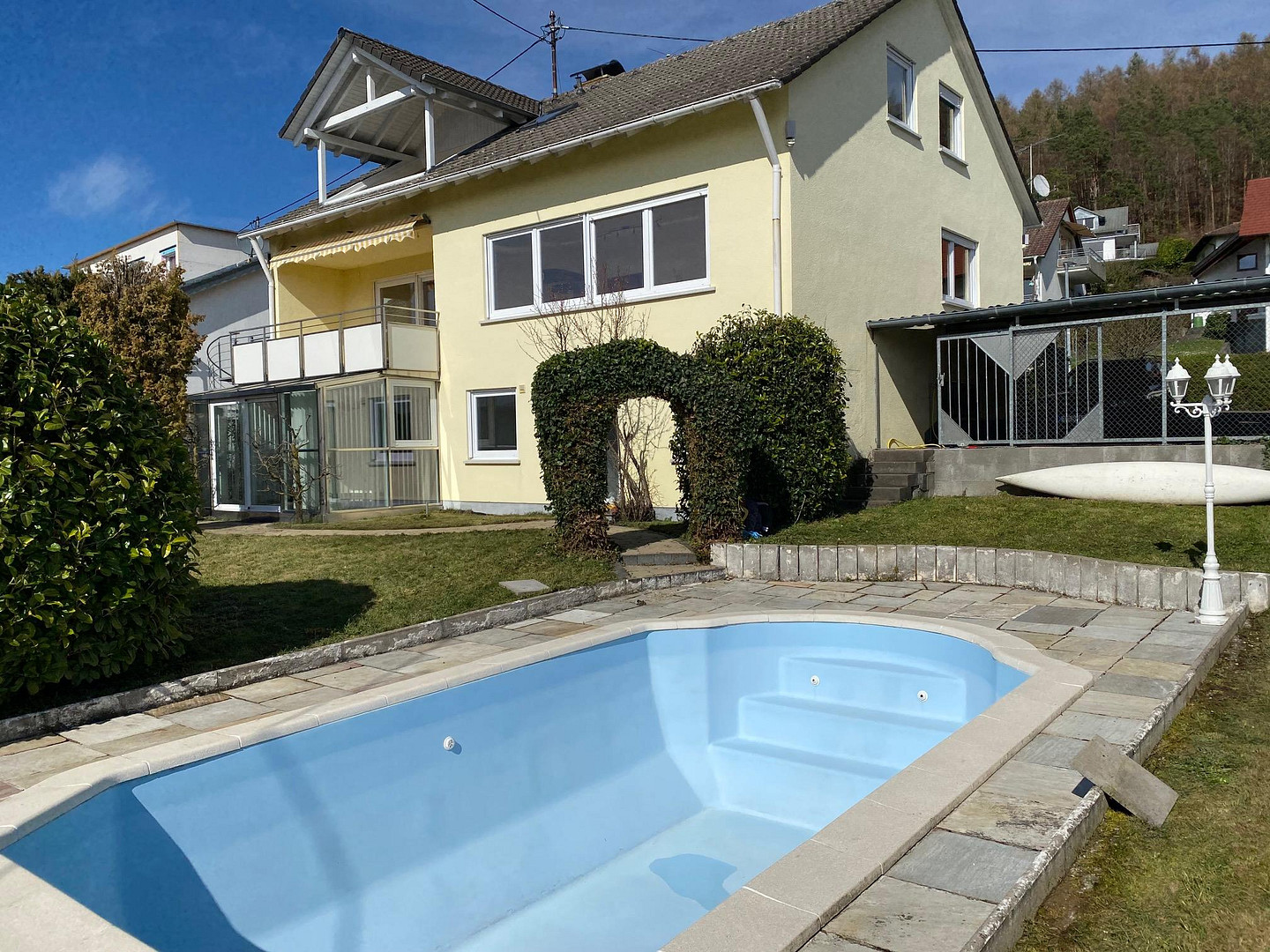 Wohnung mit Seesicht, Garten und Pool