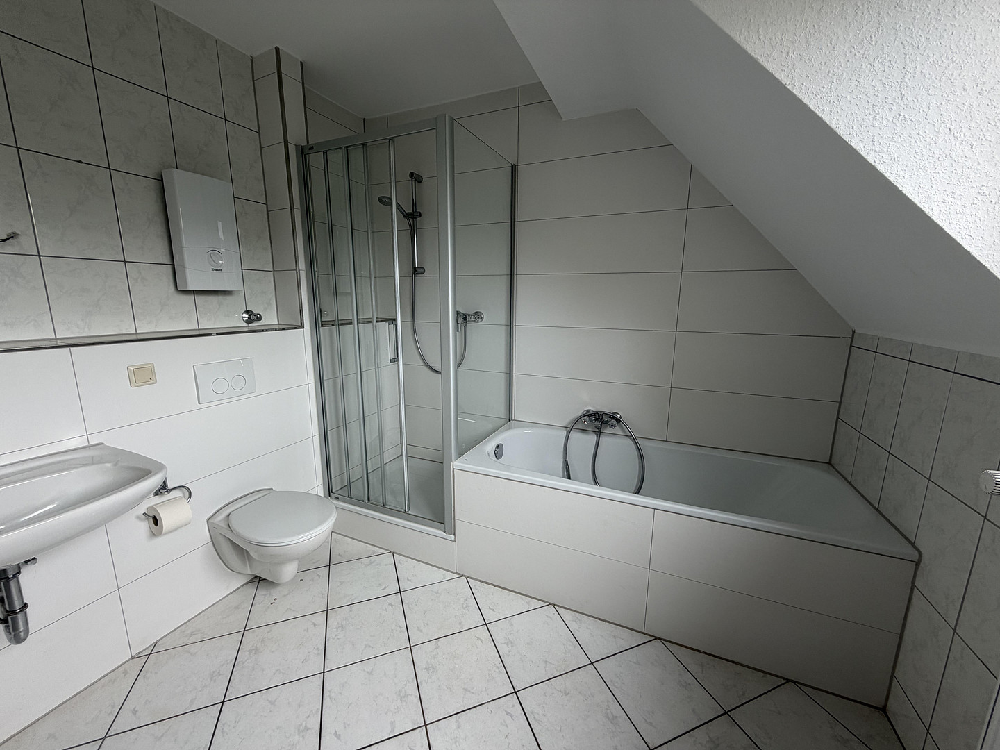 Hoch hinaus - Leben mit Charakter, 3-Zimmer-Wohnung in zentraler Lage – Von-der-Mark-Str. 37, 47137 Duisburg(Mittelmeiderich) – Vorschaubild 7