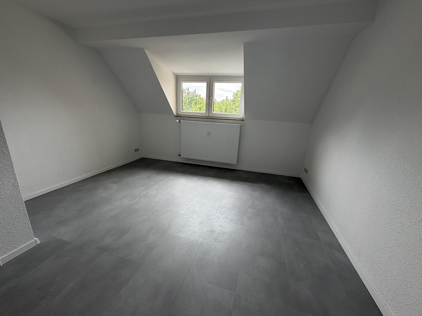 Hoch hinaus - Leben mit Charakter, 3-Zimmer-Wohnung in zentraler Lage – Von-der-Mark-Str. 37, 47137 Duisburg(Mittelmeiderich) – Vorschaubild 2