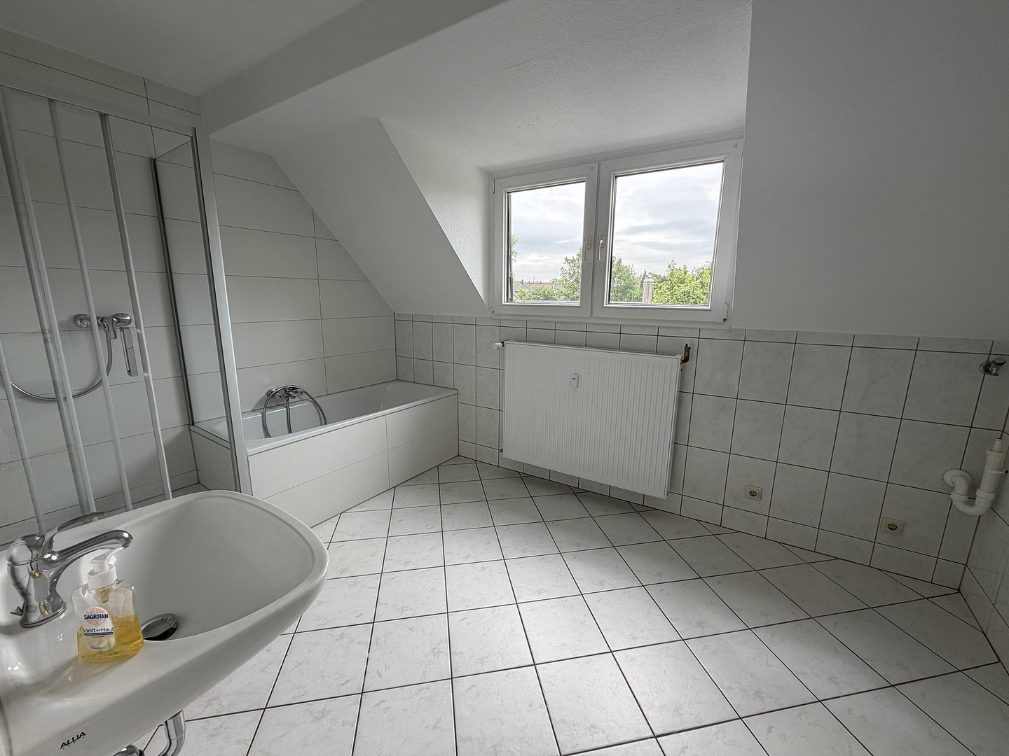 Hoch hinaus - Leben mit Charakter, 3-Zimmer-Wohnung in zentraler Lage – Von-der-Mark-Str. 37, 47137 Duisburg(Mittelmeiderich) – Vorschaubild 8