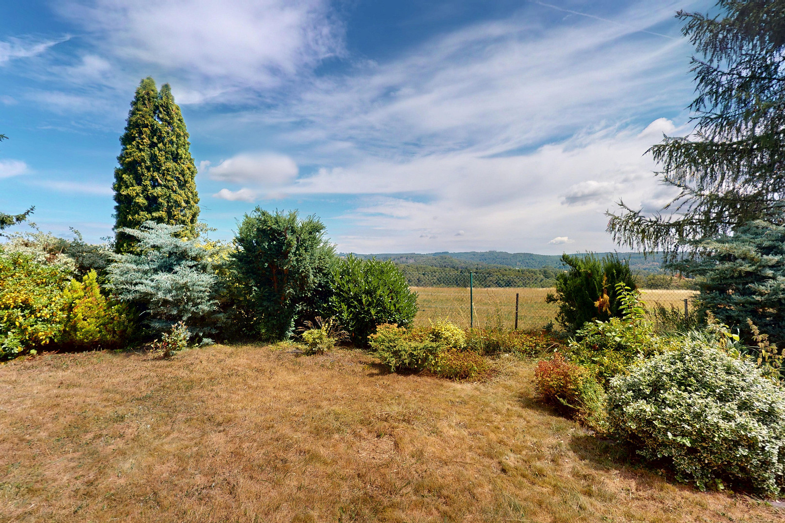 Bungalow mit Taunusblick, barrierearmem Wohnen und vielseitig nutzbarem Untergeschoss – Heidenrod (Nauroth)(Nauroth) – Vorschaubild 3
