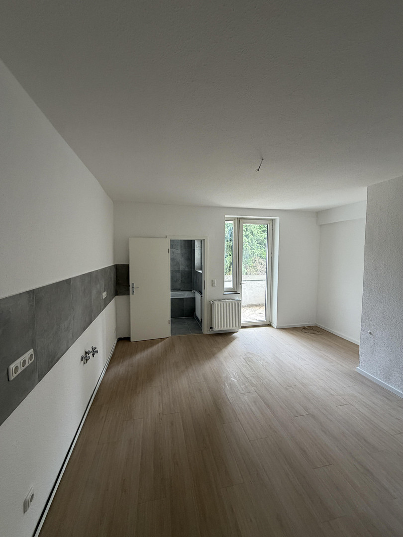 Erstbezug nach Kernsanierung | 3 Zimmer | Große Wohnküche | Loggia | WG-geeignet – Manteuffelstr. 3, 45138 Essen(Südostviertel) – Vorschaubild 2