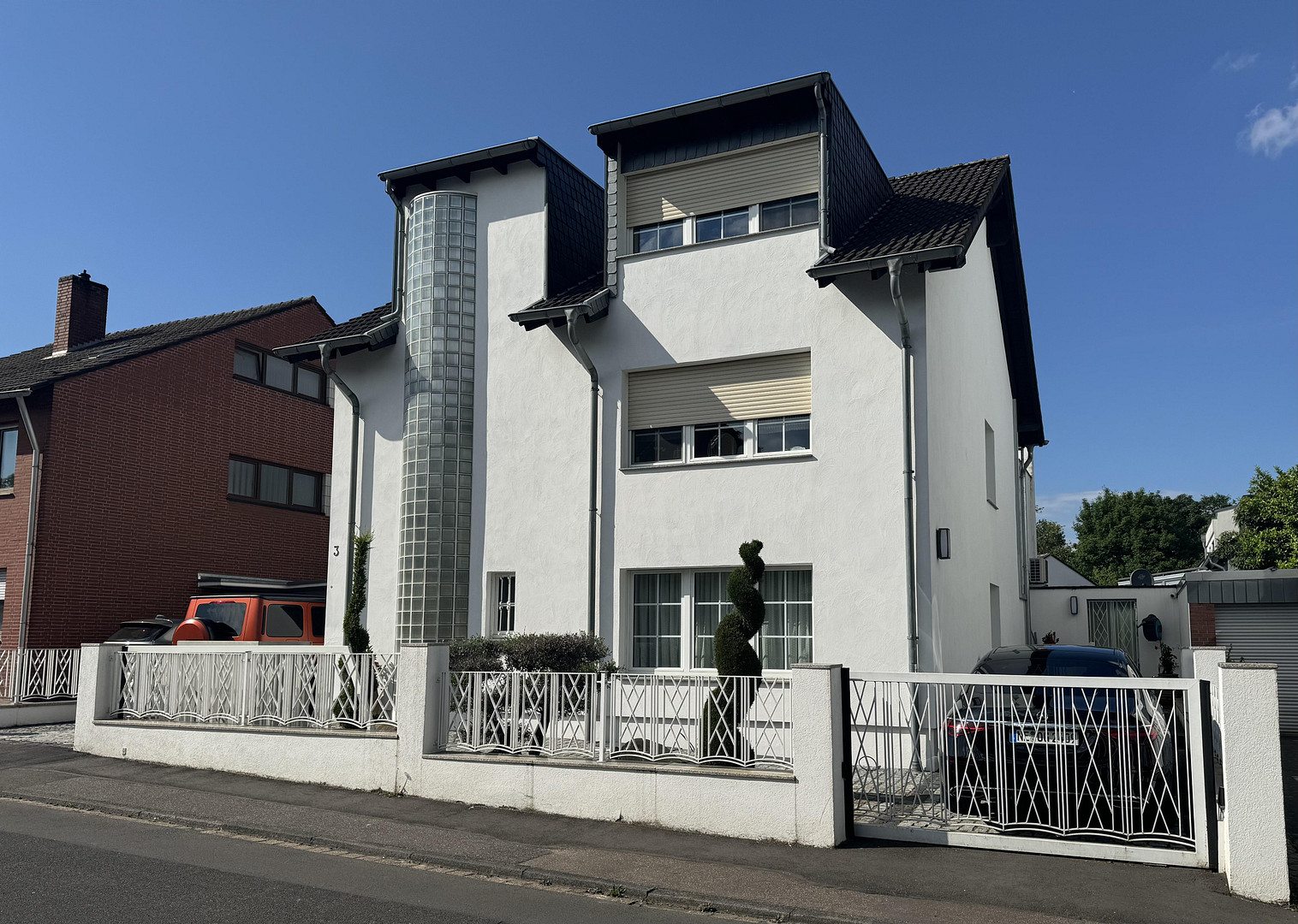 Exklusives Wohnen in bester Lage – Traumgarten mit Pool inklusive – Frechen – Vorschaubild 2