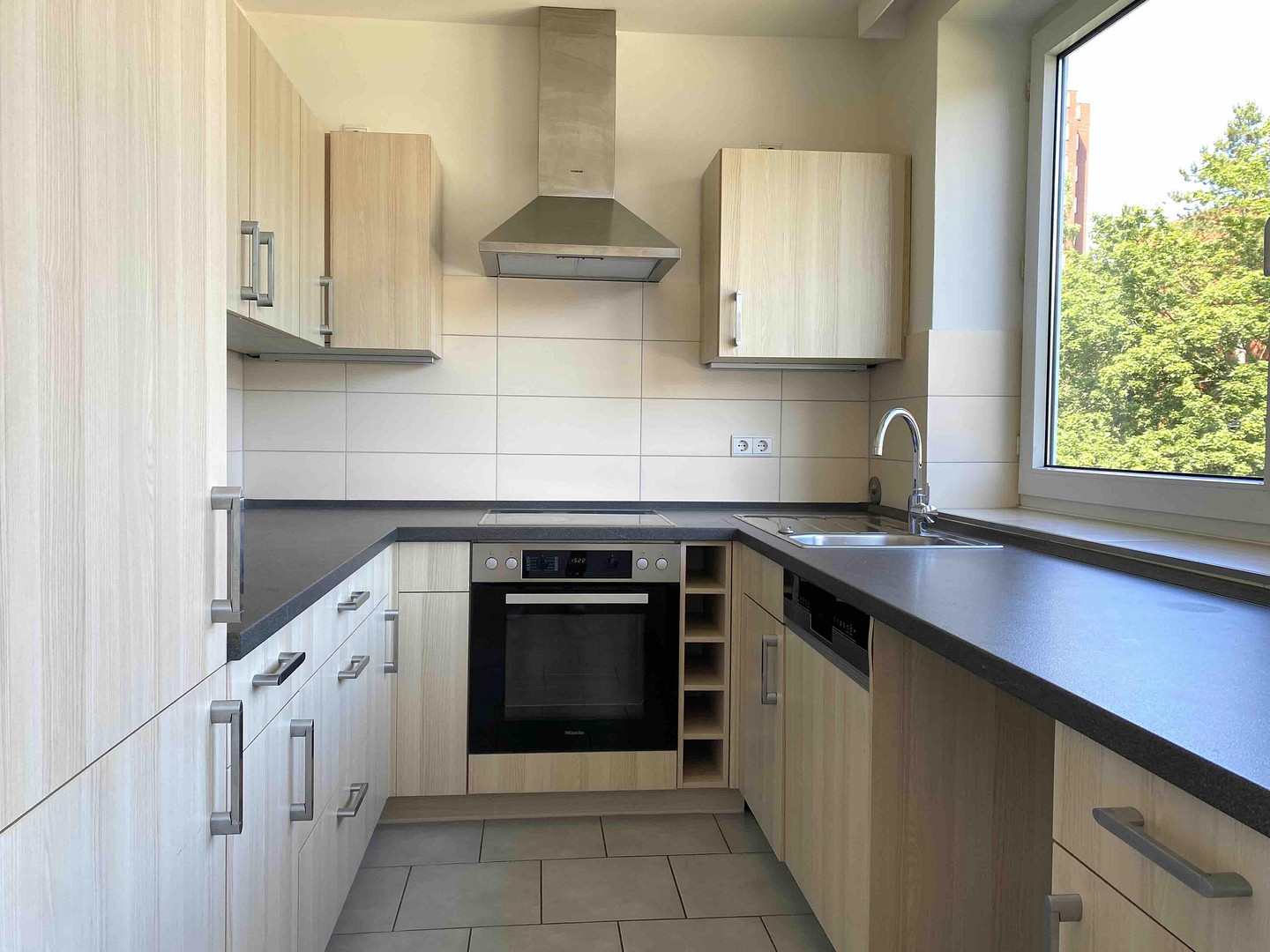 Lichtdurchflutete Wohnung mit großem Balkon und TG-Stellplatz – Hamburg(Sülldorf) – Vorschaubild 7