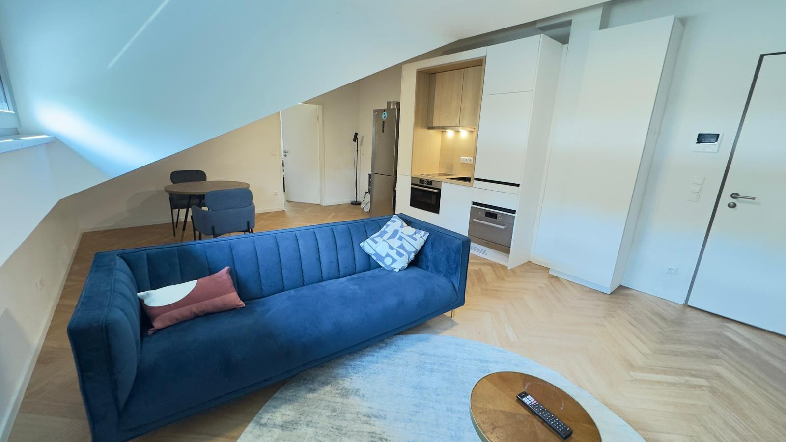 ab 01.08. möblierte 2-Zimmer-Dachgeschoß-Mietwohnung in München-Perlach – Stümpflingstraße 5, 81549 München(Altperlach) – Vorschaubild 10