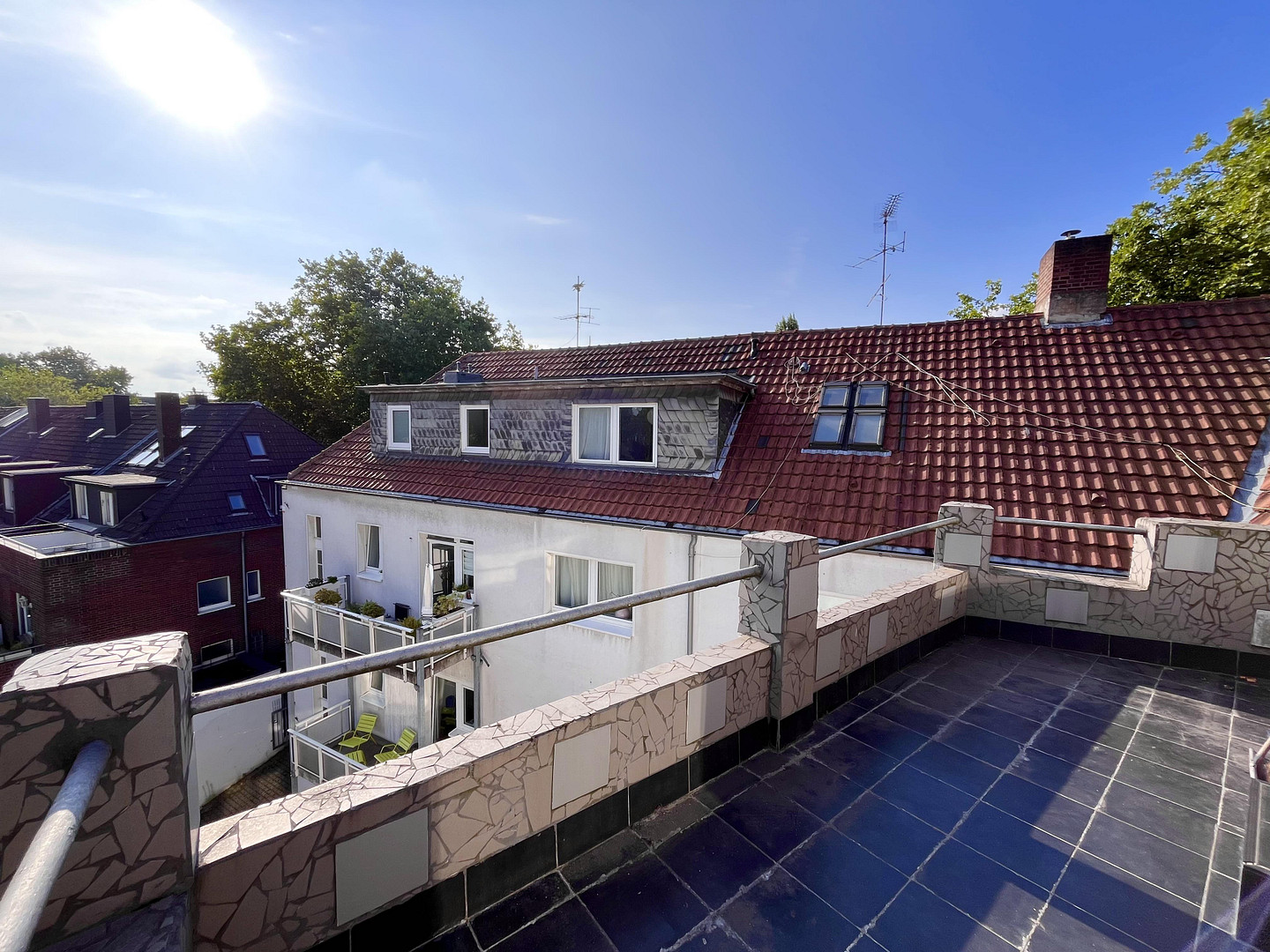 Dachterrasse mit Blick ins Grüne. Ganz oben. Ganz für sich. Ganz ruhig. Mitten im Wasserviertel. – Moselstraße 9, 47051 Duisburg(Altstadt) – Vorschaubild 9