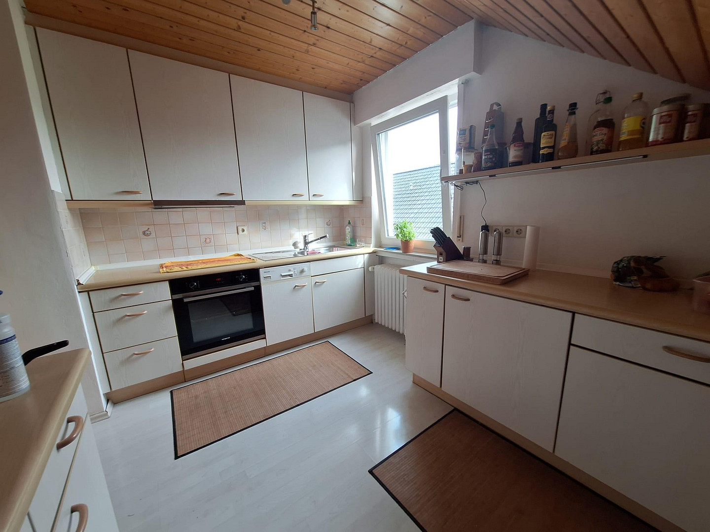 Gemütliche Dachgeschosswohnung 4 Zimmer mit Einbauküche in ruhiger Wohngegend – 71720 Gronau – Vorschaubild 5