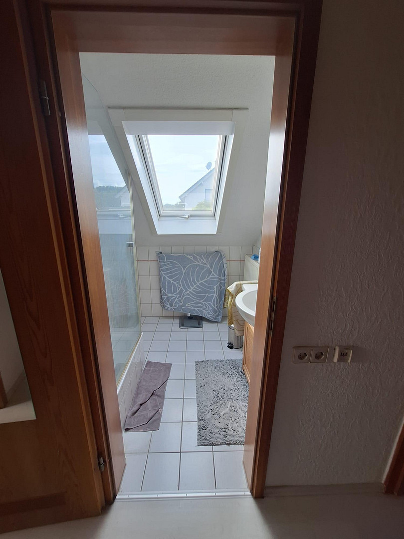 Gemütliche Dachgeschosswohnung 4 Zimmer mit Einbauküche in ruhiger Wohngegend – 71720 Gronau – Vorschaubild 16