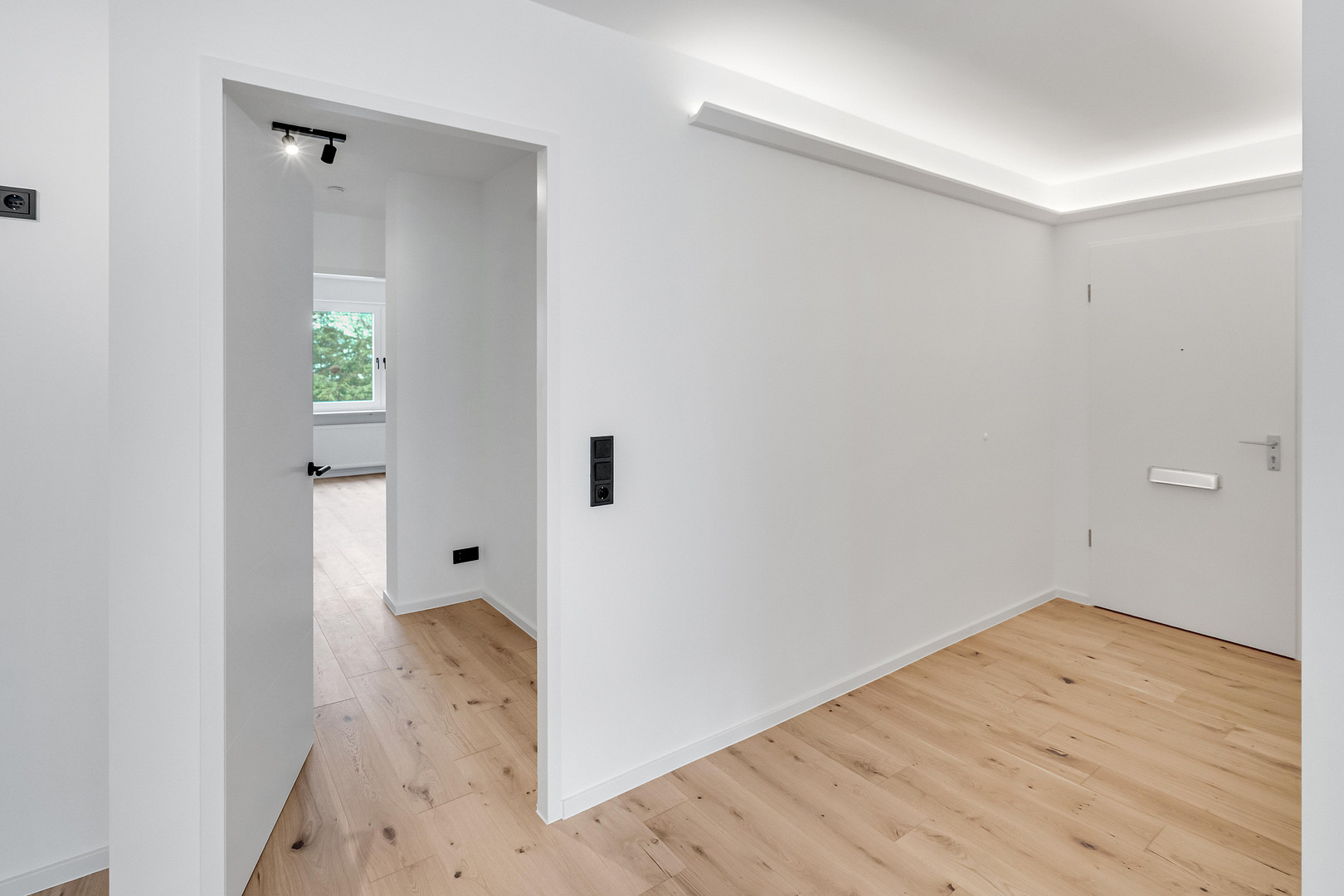 PROVISIONSFREI: Umfassend sanierte 3-Zi-Wohnung mit 2xLoggia, Bogenhausen English speaking – Zimmermannweg 2, 81927 München(Denning) – Vorschaubild 4