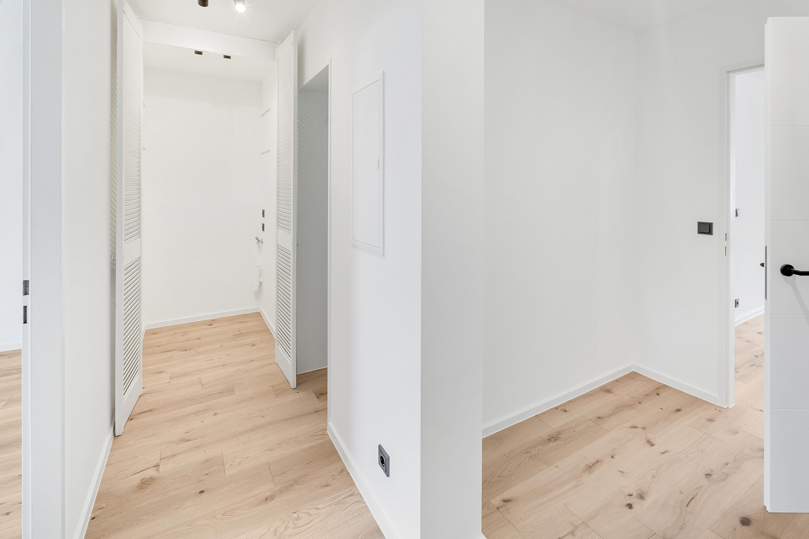 PROVISIONSFREI: Umfassend sanierte 3-Zi-Wohnung mit 2xLoggia, Bogenhausen English speaking – Zimmermannweg 2, 81927 München(Denning) – Vorschaubild 8