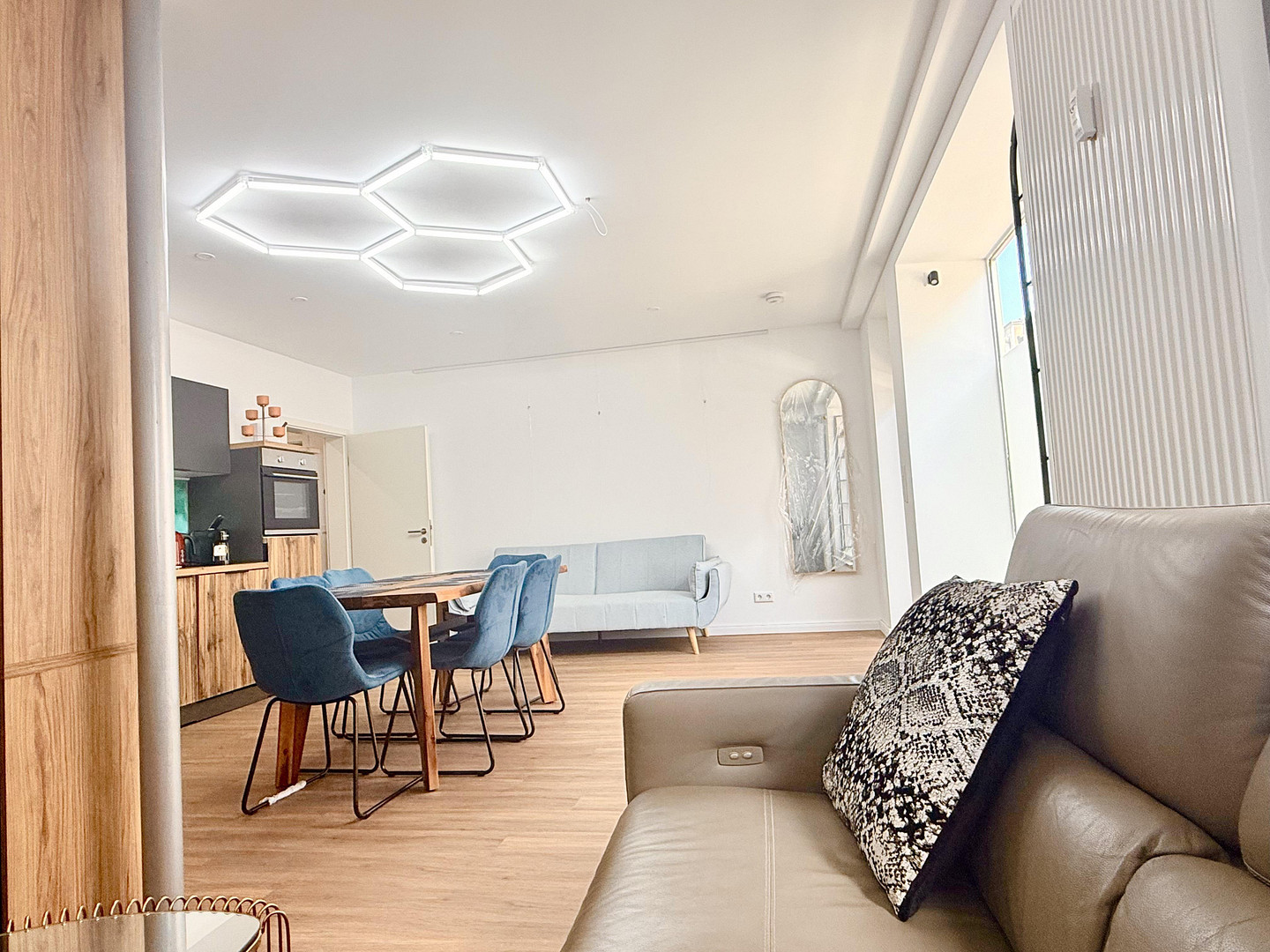 Erstbezug eines Exklusives Saniertes Möbliertes 2-Zi.-Apartment im EG in Erlangen Zentrum – Marquardsenstr. 5, 91054 Erlangen – Vorschaubild 2