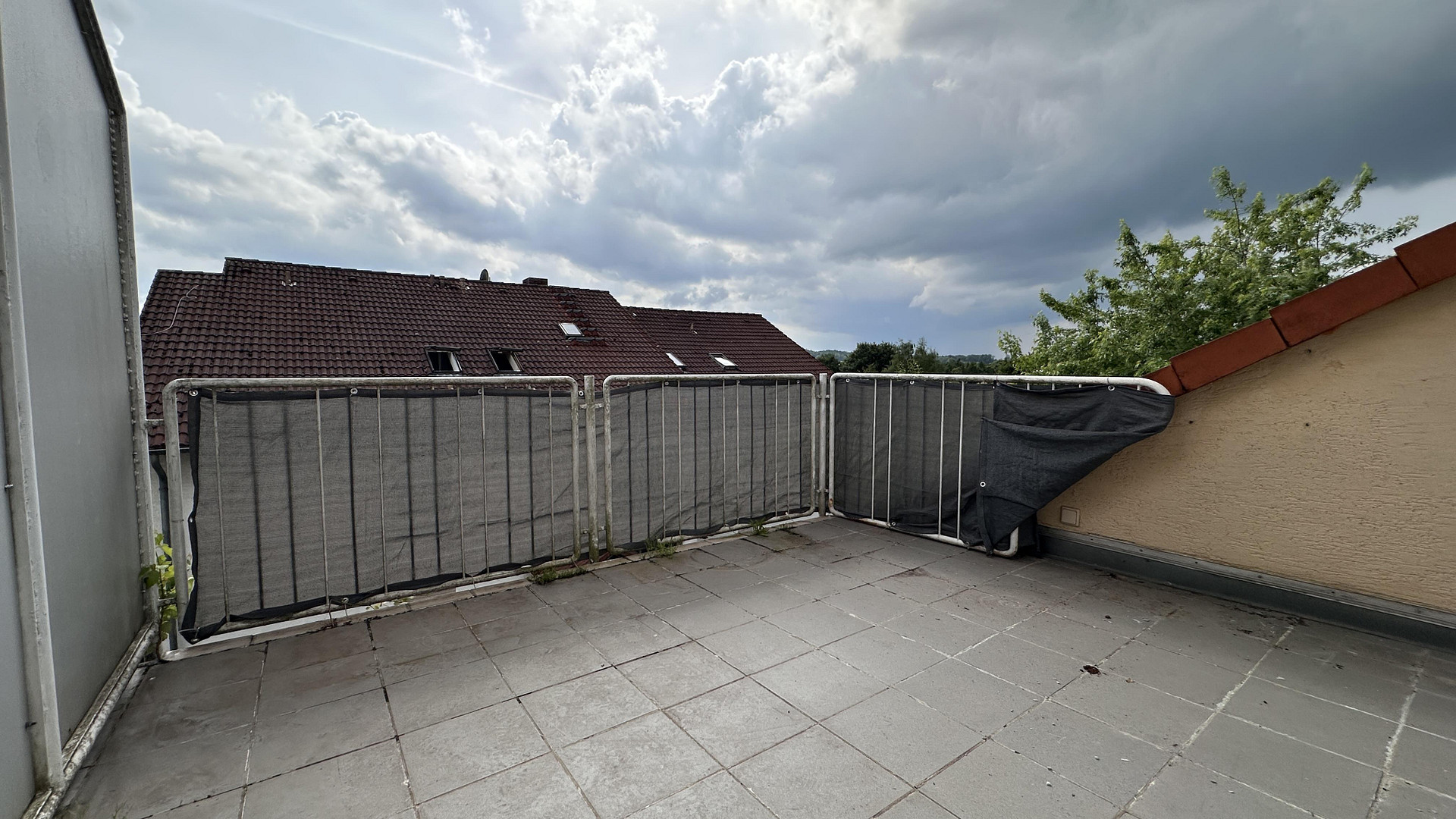 großer Balkon