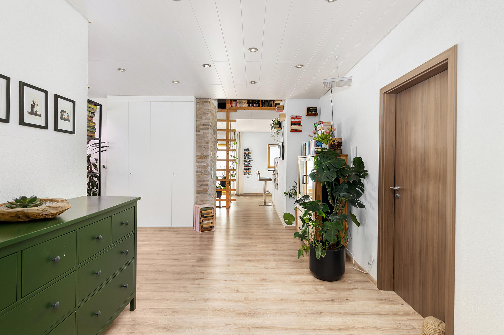 Grundsolides Zweifamilienhaus in Berglage: 223 m² Weite, absolute Privatsphäre und clevere Technik – Crailsheim(Wittau) – Vorschaubild 16