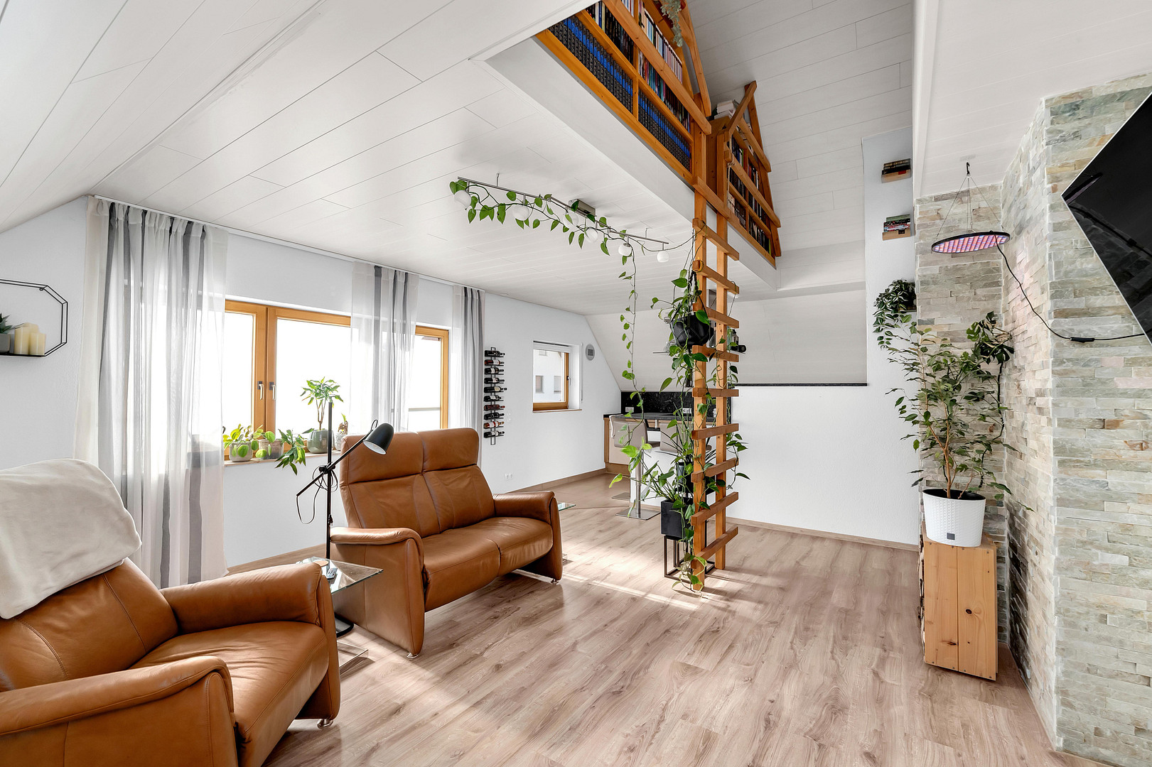 Grundsolides Zweifamilienhaus in Berglage: 223 m² Weite, absolute Privatsphäre und clevere Technik – Crailsheim(Wittau) – Vorschaubild 18