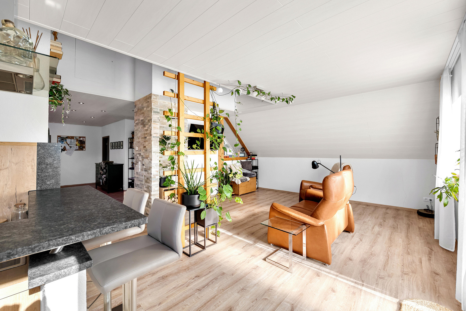 Grundsolides Zweifamilienhaus in Berglage: 223 m² Weite, absolute Privatsphäre und clevere Technik – Crailsheim(Wittau) – Vorschaubild 20