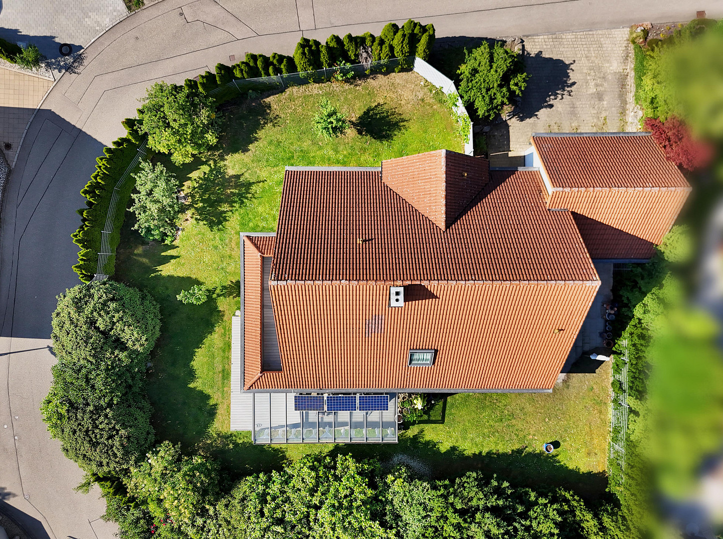 Grundsolides Zweifamilienhaus in Berglage: 223 m² Weite, absolute Privatsphäre und clevere Technik – Crailsheim(Wittau) – Vorschaubild 3
