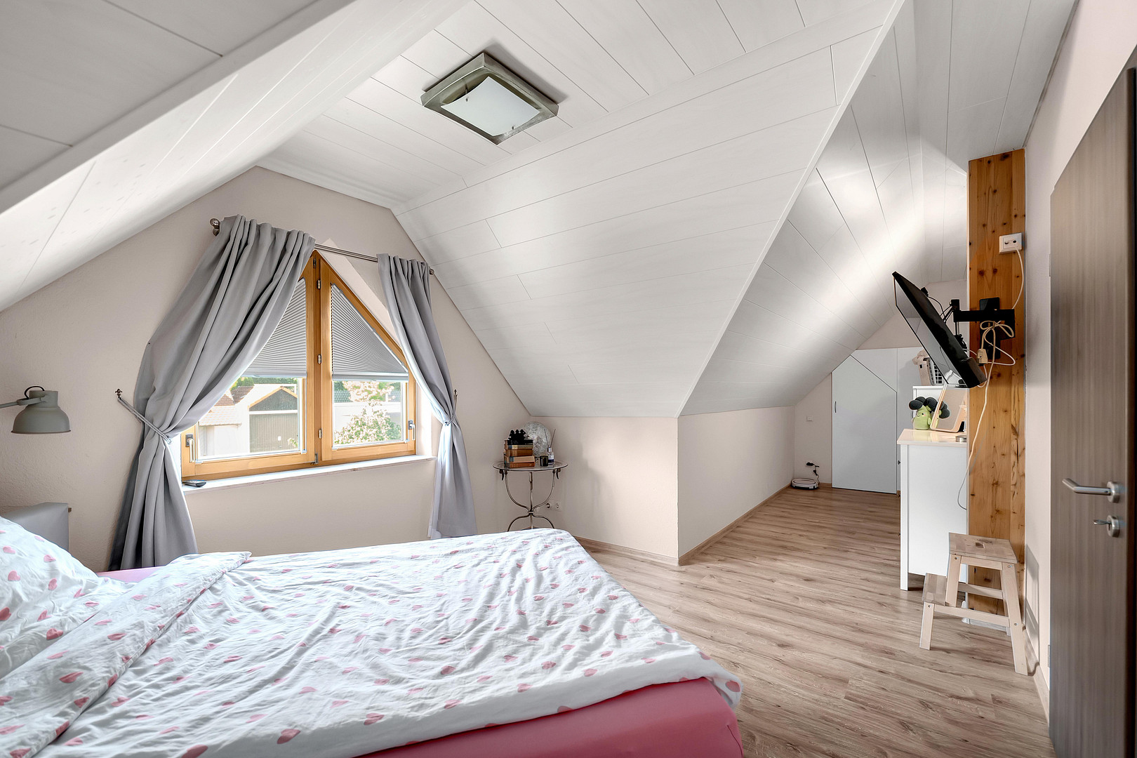 Grundsolides Zweifamilienhaus in Berglage: 223 m² Weite, absolute Privatsphäre und clevere Technik – Crailsheim(Wittau) – Vorschaubild 26